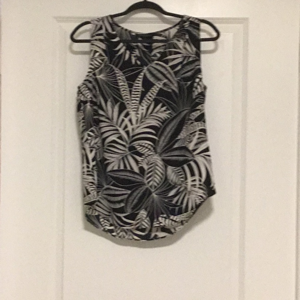 Cute Banana Republic sleepless top